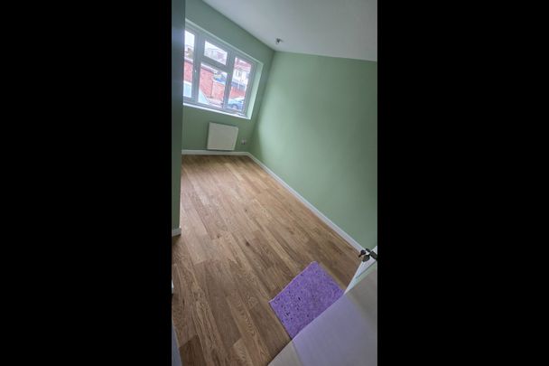 Room in a Shared House, Atkinson Road, E16 - Photo 1