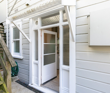 Newly renovated one bedroom flat with parking - Photo 6