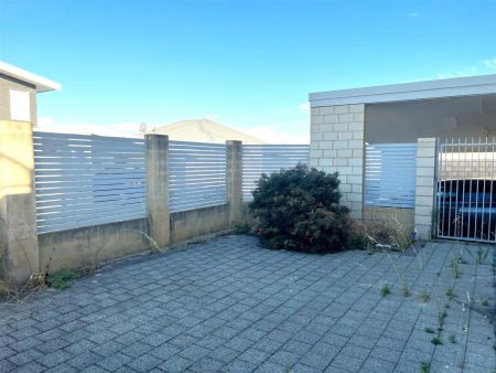 “Modern Townhouse in Prime Location” - Photo 4