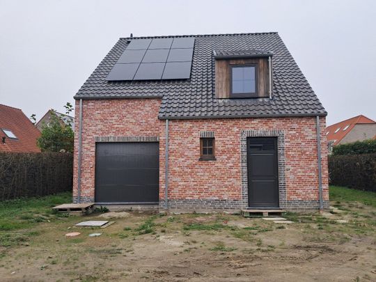 Hedendaagse villa, kwaliteitsvol en energiezuinig afgewerkt - Photo 1