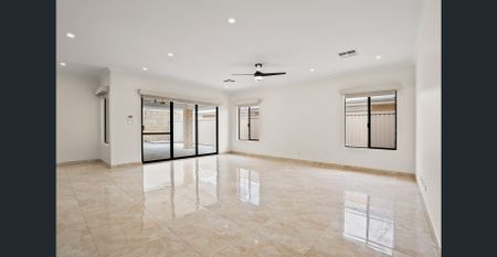 Large family home with solar Panels! - Photo 2