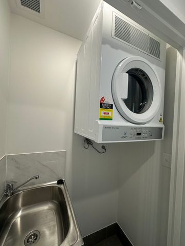 Brand New Luxury Apartment Two Bedrooms, Two Bathrooms and One Study Room with city view - Photo 3