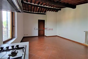 Caratteristica mansarda arredata di sola cucina!