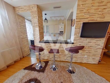 Apartament cochet in vila cu parcare privata. - Fotografie 3