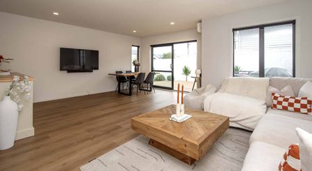 Style and Location - Photo 5