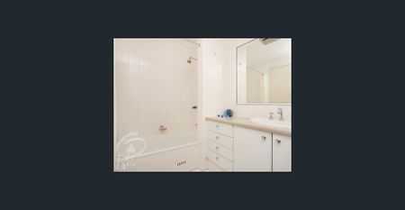 Beautifully Presented - Lakeside Townhouse - Photo 4