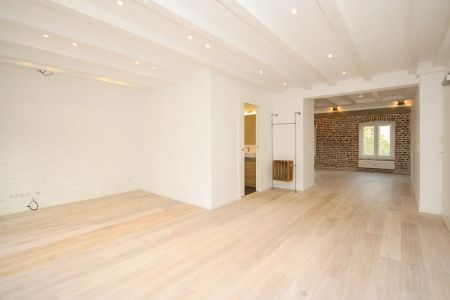 Traumhaftes Dachgeschoss-Loft mit offener Galerie und Einbauküche - Photo 2