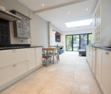 3 bedroom Semi-detached house to rent - Photo 6