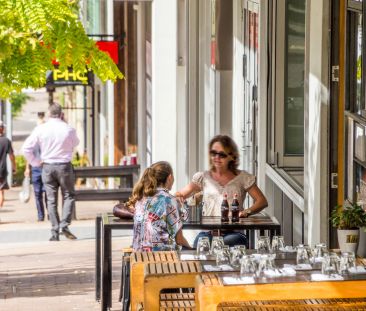 Ultra Convenient, Fully Furnished Executive Apartment - Photo 5