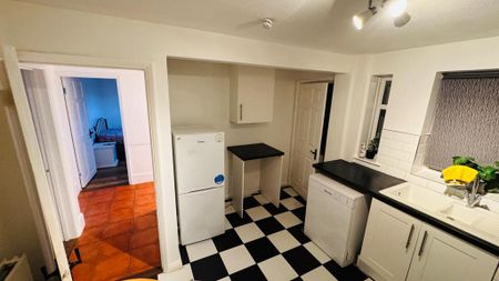 2 bedroom detached house to rent - Photo 2