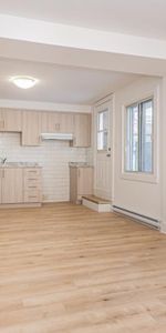 BEAU 4 1/2 AVEC ELECTROS, COUR ARRIÈRE ET STATIONNEMENT - Photo 4