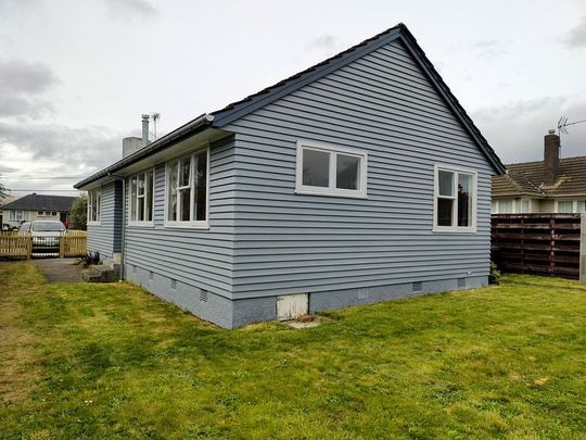FAMILY-FRIENDLY HOME IN TRENTHAM (< 1 Min to SH2) - Photo 1