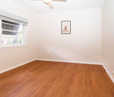 BEAUTIFUL FAMILY HOME WITH CHARM - Photo 2