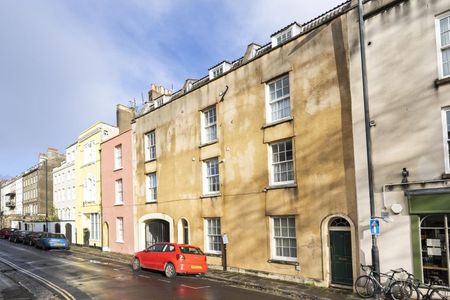1 Bed Flat - Photo 3
