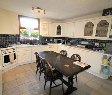1 bedroom in a house share to rent - Photo 3