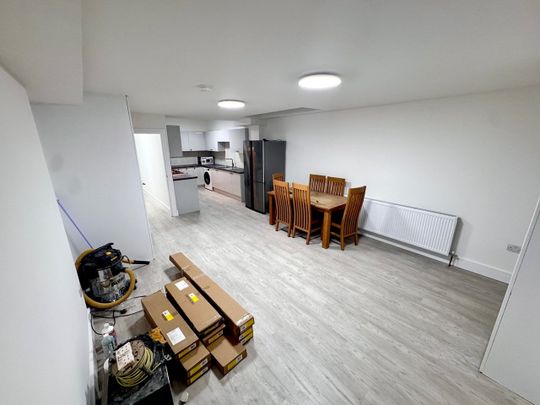 6 Bed Terraced House, Morley Road, E15 - Photo 1