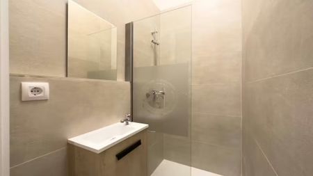 Carrer del Rosselló, Barcelona, Catalonia 08008 - Foto 4