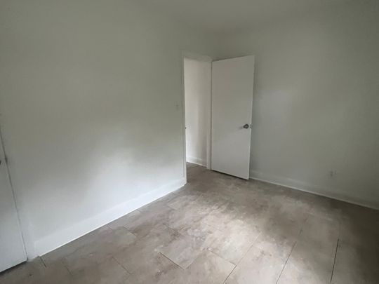 Beautiful Upgraded 1 Bedroom - 464 Elizabeth - Photo 1