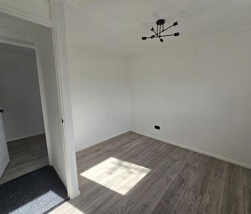 Elsworth Close, Feltham TW14, London - Photo 5