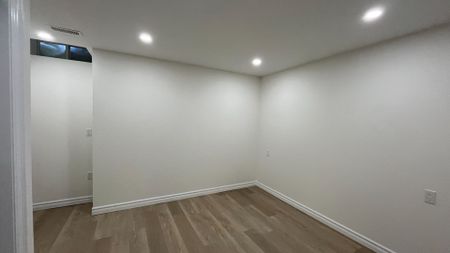For Lease - 7 Chouinard Way Unit# Basement, Aurora, Ontario - Photo 2