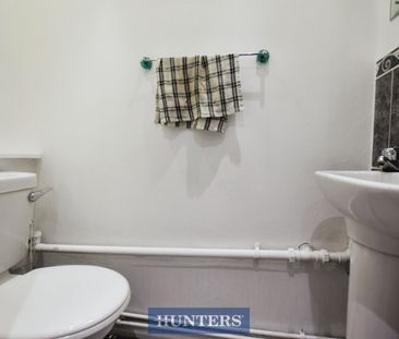 3 bedroom House To Let Total Size: 937 SQ FT - Photo 2