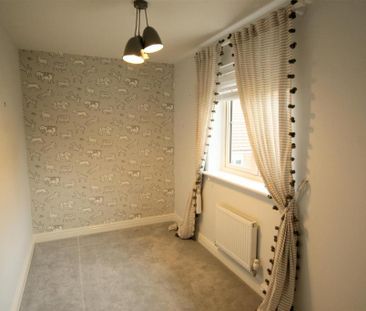 4 bedroom detached house to rent - Photo 2