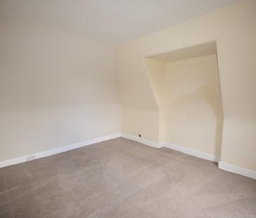 4 bedroom flat to rent - Photo 4