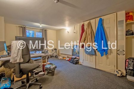 10 Bedroom Mid Terraced House for rent in Regent Park Terrace - Photo 3
