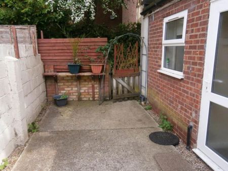 1 bedroom flat to rent - Photo 4