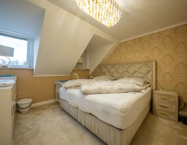 Altbaucharme trifft Komfort – Dachgeschosswohnung mit Klimaanlage - Foto 1