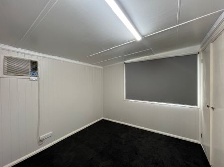 Three Bedroom Home with Sunroom - Photo 4