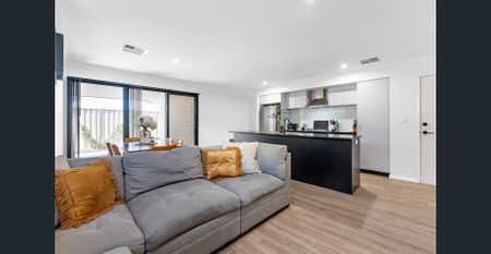 Hales Estate Family Haven - Bright, Convenient and Solar Smart! - Photo 4