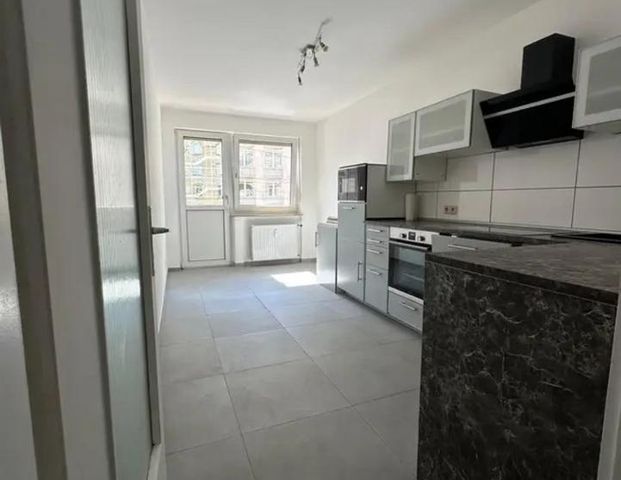 Erstbezug nach Renovierung. Voll ausgestattete Küche - Photo 1