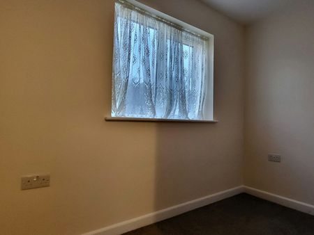 Bungalow to rent on - Photo 5