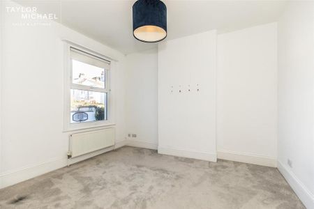 5 bedroom detached house to rent - Photo 4