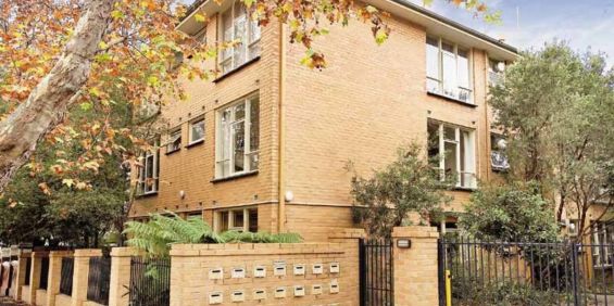 One Bedder In Central St Kilda - Photo 3