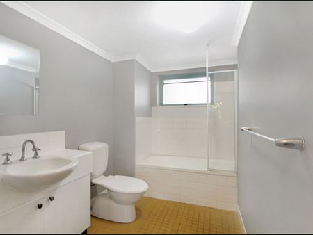 Modern Studio Living - Steps from RPA & Sydney Uni - Photo 4