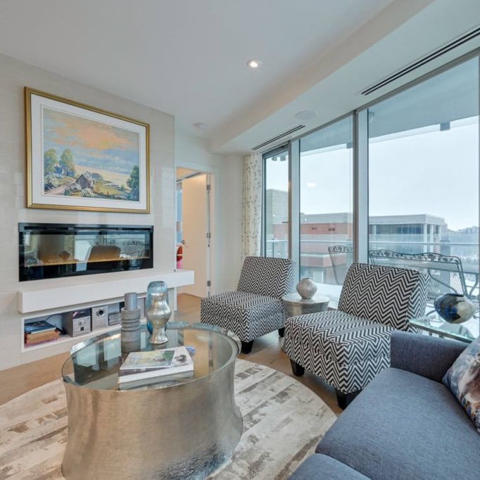 Edmonton Furnished Condo Rental in Downtown - Live in Edmonton's most desirable building, The Pearl! - Photo 1