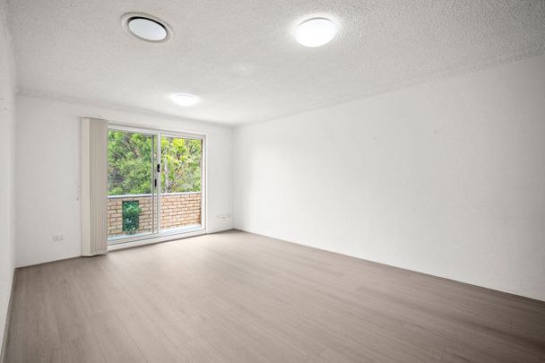 Renovated 2 bedroom apartment with a leafy outlook - Photo 1