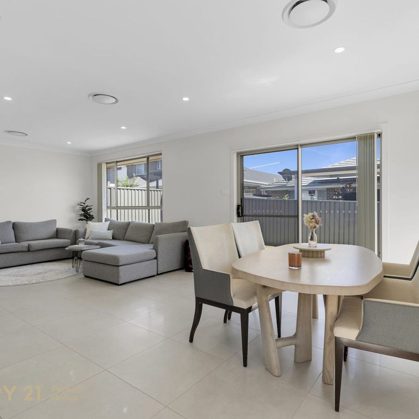 Oran Park Delight - Photo 1