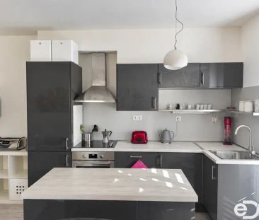 Pronájem plně vybaveného bytu 2+kk s předzahrádkou a garážovým stán... - Photo 1