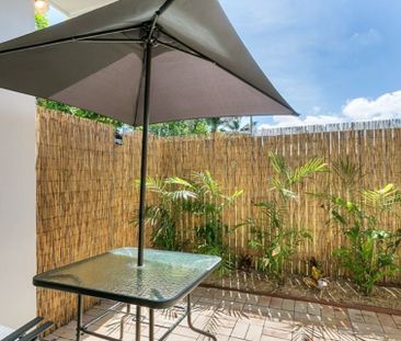 SPACIOUS TOWNHOUSE IN SOUGHT AFTER LOCATION! - Photo 2