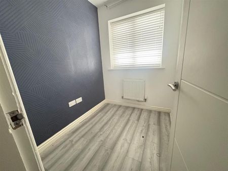 3 bedroom semi-detached house to rent - Photo 5