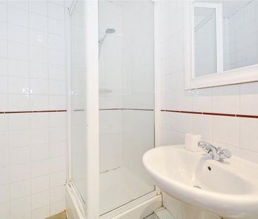 1 bedroom flat in London - Photo 1