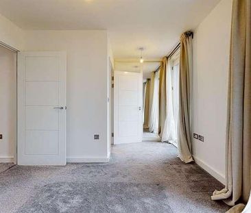 Madison Way, E20 - Photo 1