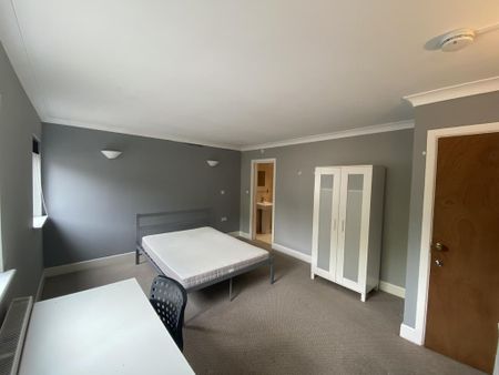4 bedroom property to rent - Photo 5