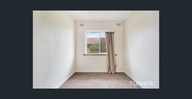 Superb location - Minutes to Burnside Village! - Photo 1