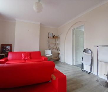 4 bedroom semi-detached house to rent - Photo 6