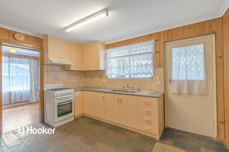 Perfectly Located Family Home! - Photo 3
