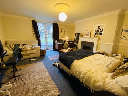 4 bedroom flat to rent - Photo 3